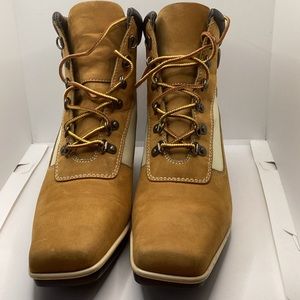Timberland Square Toe Wheat Color Women Boots Size 8 1/2